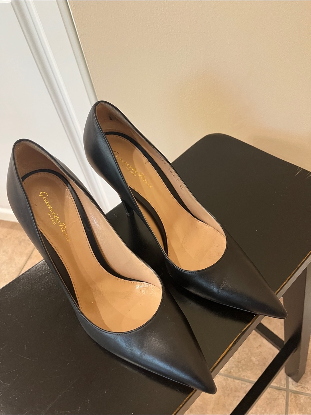 Gianvito Rossi Scarlett Black Leather Stiletto Pumps - Size 40 EU - Picture 5 of 16